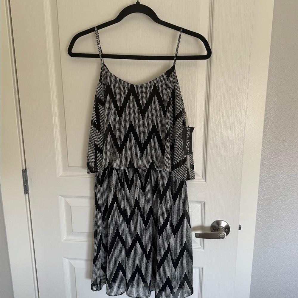 Lush Black and White Midi Dress with Elegant Design